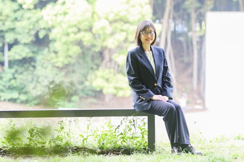 須川亜紀子教授の２．５次元舞台に関するインタビューが日経ビジネスに掲載されました。